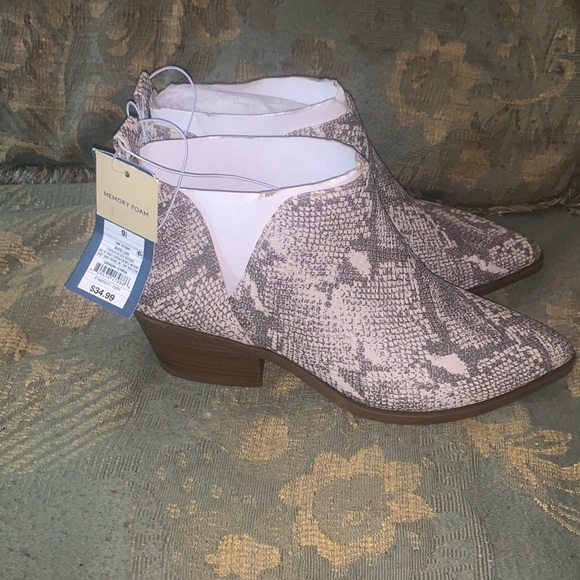 Women's Cari White Snake Print Ankle Boots - Picture 2 of 4